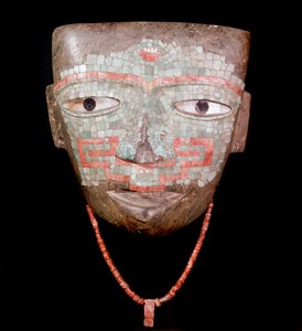 Sztuka przedkolumbijska: maska pogrzebowa pochodząca z cywilizacji Teotihuacan III (300-650 AD) Meksyku. Meksyk. Narodowe Muzeum Antropologiczne