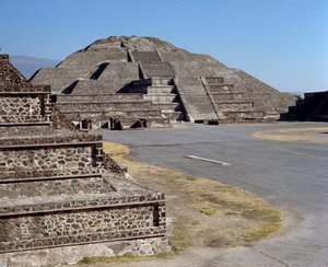 Piramida księżyca autorstwa Pre Columbian Pre Columbian