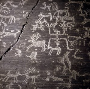 Cywilizacja Camunni, prehistoria, sztuka naskalna: grób, detale wielkiej skały Naquane, w Valcamonica (Val Camonica).Museo archeologico de Milan autorstwa Prehistoric Prehistoric