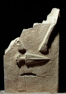 Sztuka prehistoryczna: stela wyrzeźbiona w epoce żelaza w miejscu Lunigiana w pobliżu La Spezia we Włoszech. 1100-800 pne. La Spezia, Miejskie Muzeum Cywilizacji Lunigiana autorstwa Prehistoric Prehistoric