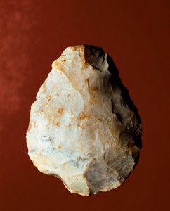 Prehistoria: Biface manufaktury litycznej typu mikokijskiego. Dolny paleolit. Verone, Museo Civico di Storia Naturale, Włochy autorstwa Prehistoric Prehistoric