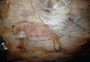 Prehistoria: „Jeleń”” malowidło naskalne z górnego paleolitu (magdalen) (między 16500 a 14000 lat temu) Jaskinia z epoki kamienia w Altamira, Santander, Hiszpania autorstwa Prehistoric Prehistoric