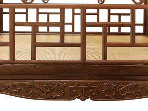 Fragment łóżka z baldachimem z sześcioma słupkami Huanghuali, dynastia Jiazichuang Qing (drewno) (patrz także 469034) autorstwa Qing Dynasty Chinese School