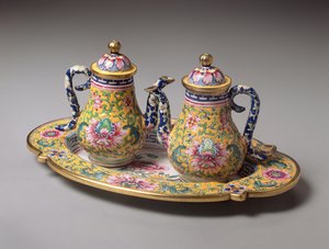 Para miniaturowych patyczków i tacki, okres Qianlong (1736-95) (emalia)
