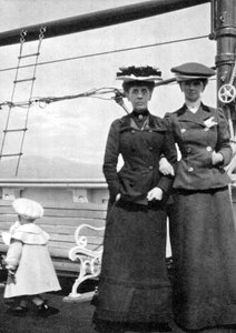 Książę Olav 1903-1991 z Lady Antrim i Miss Knollys, 1908. autorstwa Queen Alexandra
