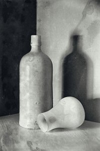 Martwa natura z butelką w stylu vintage autorstwa Raffaele Corte
