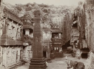 Świątynia wykuta w skale Khalias, Ellora autorstwa Raja Deen Dayal