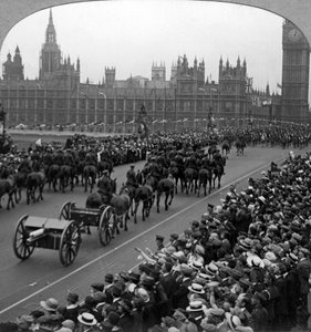 Artyleria w Wielkim Marszu Sił Imperiów, Westminster Bridge, Londyn, 1919. autorstwa Realistic Travels Publishers