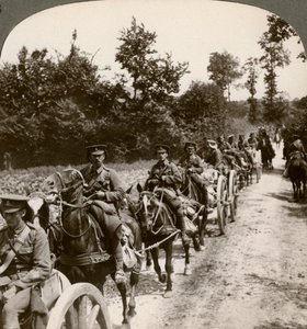 Wydobywanie amunicji rezerwowej, I wojna światowa, 1914-1918. autorstwa Realistic Travels Publishers