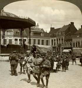 Sir James Willcocks z generałem Nantenem, Rynek, Merville, Francja, I wojna światowa, 1914-1915. autorstwa Realistic Travels Publishers
