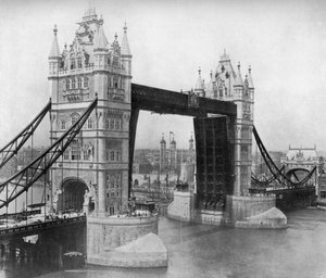 Tower Bridge, Londyn, 1911-1912.