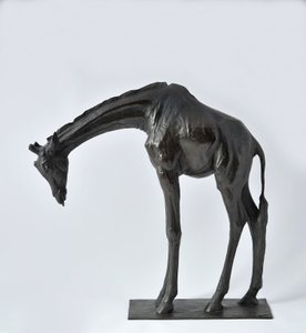 Duża żyrafa z opuszczoną głową, model 1909-10, odlana przed 1913