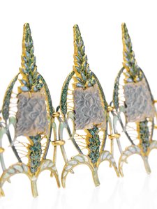 Secesyjna bransoletka „Speedwell”, ok. 1900 (szkło, emalia i złoto) autorstwa Rene Jules Lalique