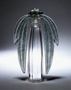 Bouchon Eucalyptus, nr 507, c.1919 (szkło bezbarwne, matowe i witrażowe) autorstwa Rene Jules Lalique