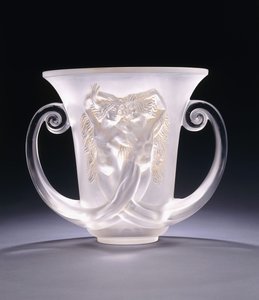 Nadica; bardzo rzadki wazon ze szkła odlewanego przedstawiający dwie syreny, ok. 1930 r. lata 30. (szkło) autorstwa Rene Jules Lalique