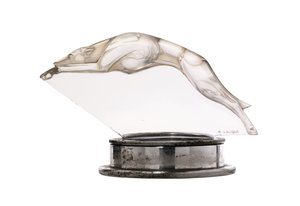 Rzadka maskotka Levrier autorstwa Rene Jules Lalique
