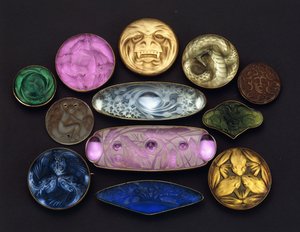 Różne przedmioty szklane autorstwa Rene Jules Lalique