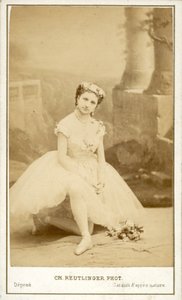 Angelina Fioretti, włoska baletnica Opery Paryskiej (zdjęcie czarno-białe) autorstwa Reutlinger Studio (after)