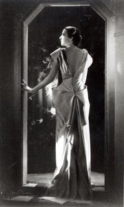 Sukienka zaprojektowana przez Madeleine Vionnet (1876-1975)