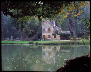 Hameau de la Reine - La Maison de la Reine w Hameau de la Reine Marie Antoinette, w parku Chateau de Versailles.