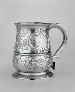Kubek z uchwytem, 1740-41, rzeźbiony i grawerowany ok. 1845 (srebrny) autorstwa Richard and Cooke, Thomas Gurney