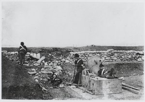 „Spokojny dzień w baterii moździerzowej na Krymie” autorstwa Roger Fenton