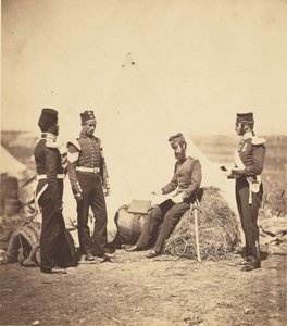 Kapitan Walker z 30. pułku czyta rozkazy ogólne. autorstwa Roger Fenton