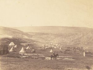 Obóz kawalerii w Bałakławie, patrząc w kierunku Płaskowyżu Sewastopolskiego. autorstwa Roger Fenton