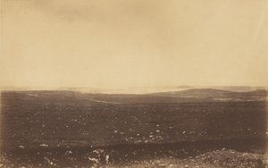 Odległy widok na Sewastopol z liniami baterii Gordons. autorstwa Roger Fenton