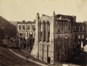 Opactwo Rievaulx, Północny Transept, 1854. autorstwa Roger Fenton