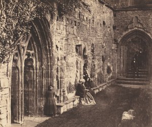 Krużganki, opactwo Tintern, 1854. autorstwa Roger Fenton