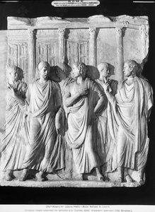 Grupa senatorów przed Świątynią Jowisza (marmur) (patrz 261376 i 261377) autorstwa Roman
