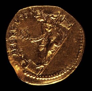 Aureus (rewers) wybity przez Hadriana (AD 117-AD 138) przedstawiający AEGYPTOS (Egipt) leżący w lewo. (złoto) Napis: AEGYPTOS (awers patrz 119152) autorstwa Roman