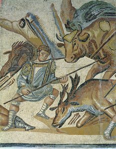 Bitwa gladiatorów ze zwierzętami, detal przedstawiający gladiatora przebijającego byka, 320 r. n.e. (mozaika) autorstwa Roman
