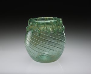 Dmuchany Szklany Słój z Funkcjonalną i Dekoracyjną Zawieszką, AD 301-400 (dmuchane szkło) autorstwa Roman