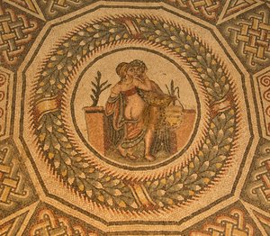 Erotyczna mozaika podłogowa, Villa Romana del Casale, Piazza Armerina, Sycylia, Włochy (zdjęcie ilustracyjne) autorstwa Roman