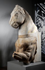 Przednia część konia, ok. 75-25 pne (marmur) autorstwa Roman