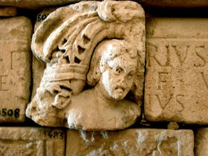 Głowa, fragment sarkofagu, ok. I w. autorstwa Roman
