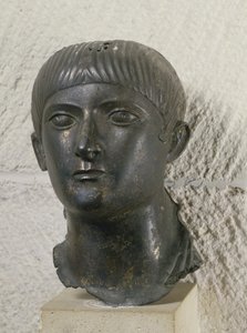 Głowa młodego mężczyzny, znanego jako „Młody wódz Akwitanii” (brąz) autorstwa Roman