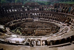 Widok wewnętrzny Colisee, zbudowany w latach 70-80 (zdjęcie) autorstwa Roman