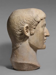 Marmurowy portret głowa cesarza Konstantyna I, ok. 1900 r. 325-370 AD (marmur) autorstwa Roman