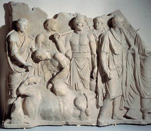 Marmurowa płaskorzeźba z Forum Trajan: scena haruspice (devin etrusque) konsultująca wnętrzności byka z księdzem i liktorami. Ciemny. 0,6x2m. ok. 120 AD Paryż, Luwr autorstwa Roman