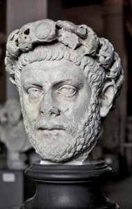 Sztuka rzymska: Popiersie Dioklecjana (Gaius Aurelius Valerius Diocletianus, 245-316), cesarz rzymski od 284 do 305. Rzeźba z marmuru. Stambuł, Muzeum Archeologiczne. autorstwa Roman
