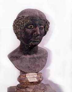 Antyk rzymski: popiersie rzymskiej damy z Pompejów (I wne). autorstwa Roman