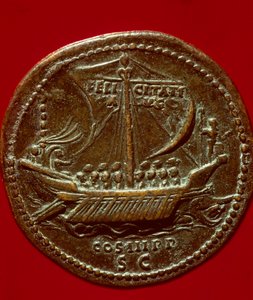 Sztuka rzymska: moneta cesarza Hadriana (lub Adriena) (76-138 ne) przedstawiająca imperiale galere. 119 n.e. Paryż, B.N. autorstwa Roman