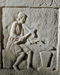 Sztuka rzymska: fragment steli przedstawiający kowala uderzającego w metal na kowadle. Z Konstantynopola. I wiek p.n.e. Stambuł, Muzeum Archeologiczne autorstwa Roman