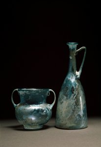 Sztuka rzymska: szklane butelki. I i II wiek naszej ery. Narodowe Muzeum Sztuki Rzymskiej w Madrycie autorstwa Roman
