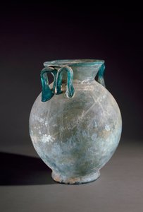 Sztuka rzymska: szklany wazon z uchwytem. Z Pompei we Włoszech. Narodowe Muzeum Archeologiczne w Neapolu autorstwa Roman