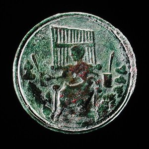 Moneta rzymska przedstawiająca organy (brąz) autorstwa Roman