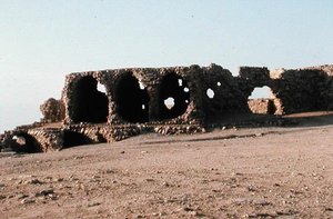 Ruiny rzymskiego akweduktu autorstwa Roman